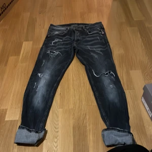 REPLAY JEANS - Riktigt fina jeans byxor i ett bra skick,har använt ett par gånger och blivit för små. 