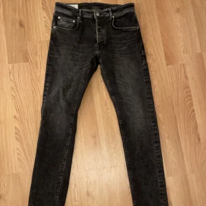 Svarta J.Lindeberg Jeans - Snygga svarta jeans från j Lindeberg. Ny skick i storlek 31x34