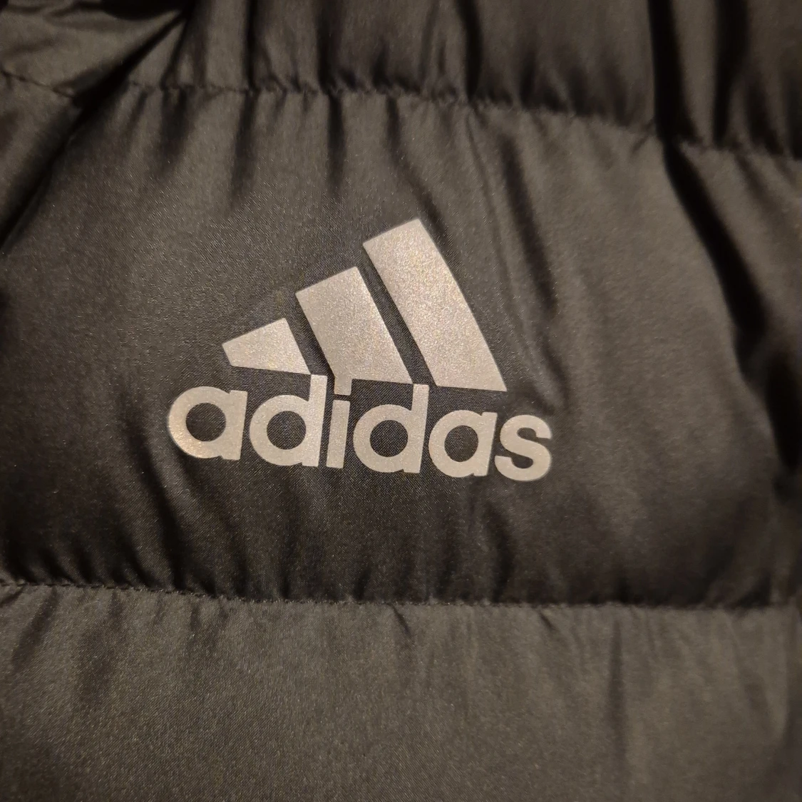 Svart dunjacka från Adidas - 1