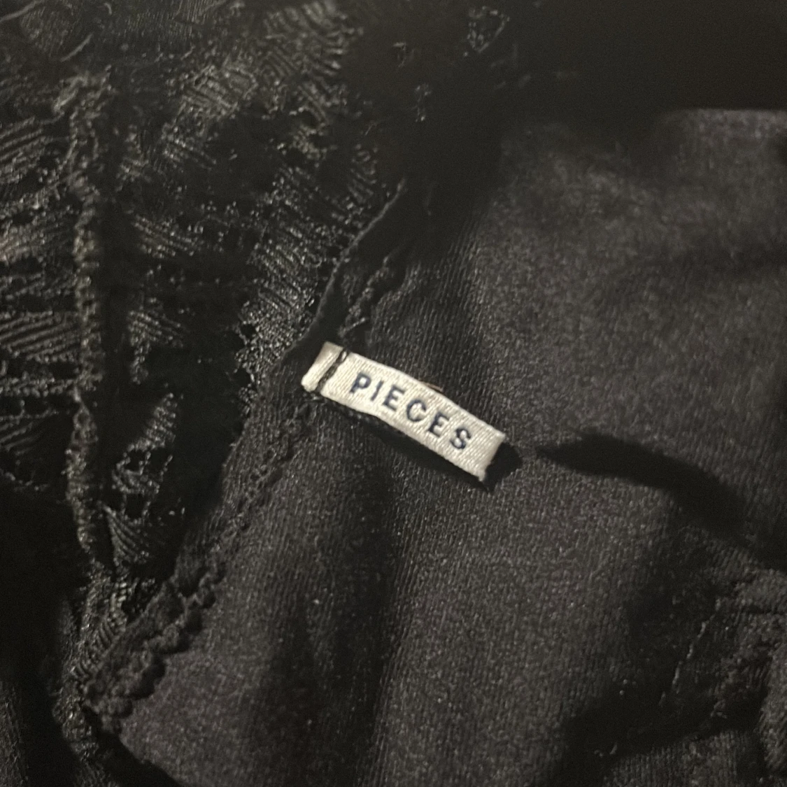 Svart spetsbody från Pieces - 2