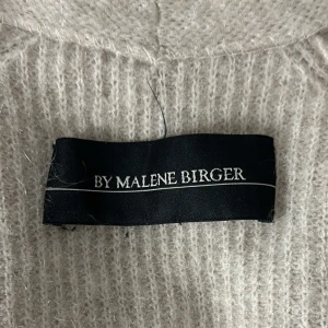 Beige stickad kofta från By Malene Birger - Jätte fin stickad kofta från Malene Birger, använder ej