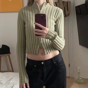 Tröja Pull & Bear - Tröja från Pull & Bear storlek M. Använd en gång så i nyskick.