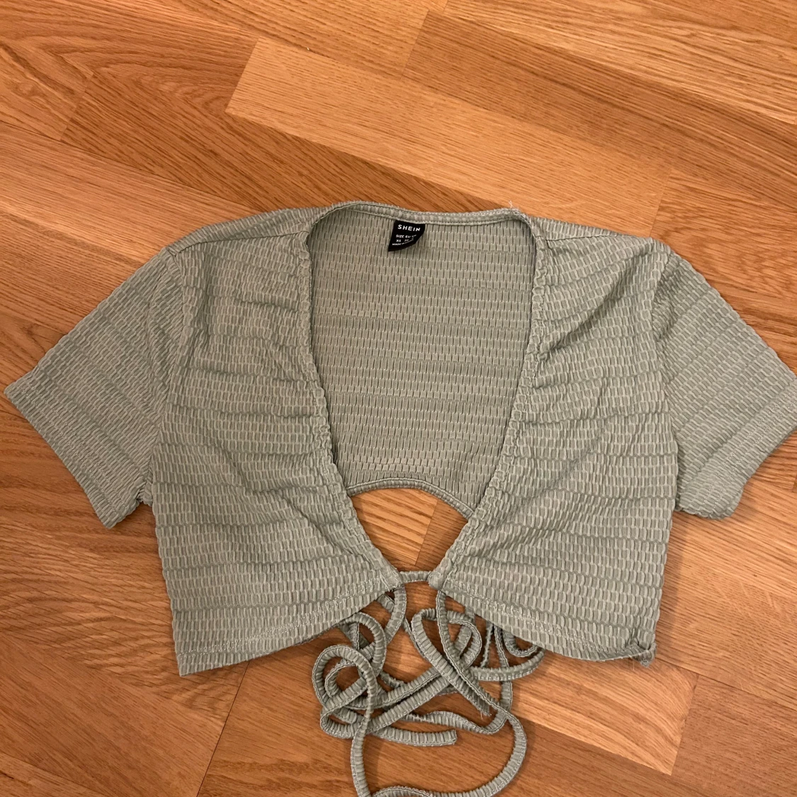 Vit långärmad topp med spetsdetaljer från Shein - 2