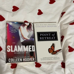 Slammed & Point of Retreat av Colleen Hoover - Två böcker av Colleen Hoover: 'Slammed', den första boken i Slammed-serien, och 'Point of Retreat'. Nyskick