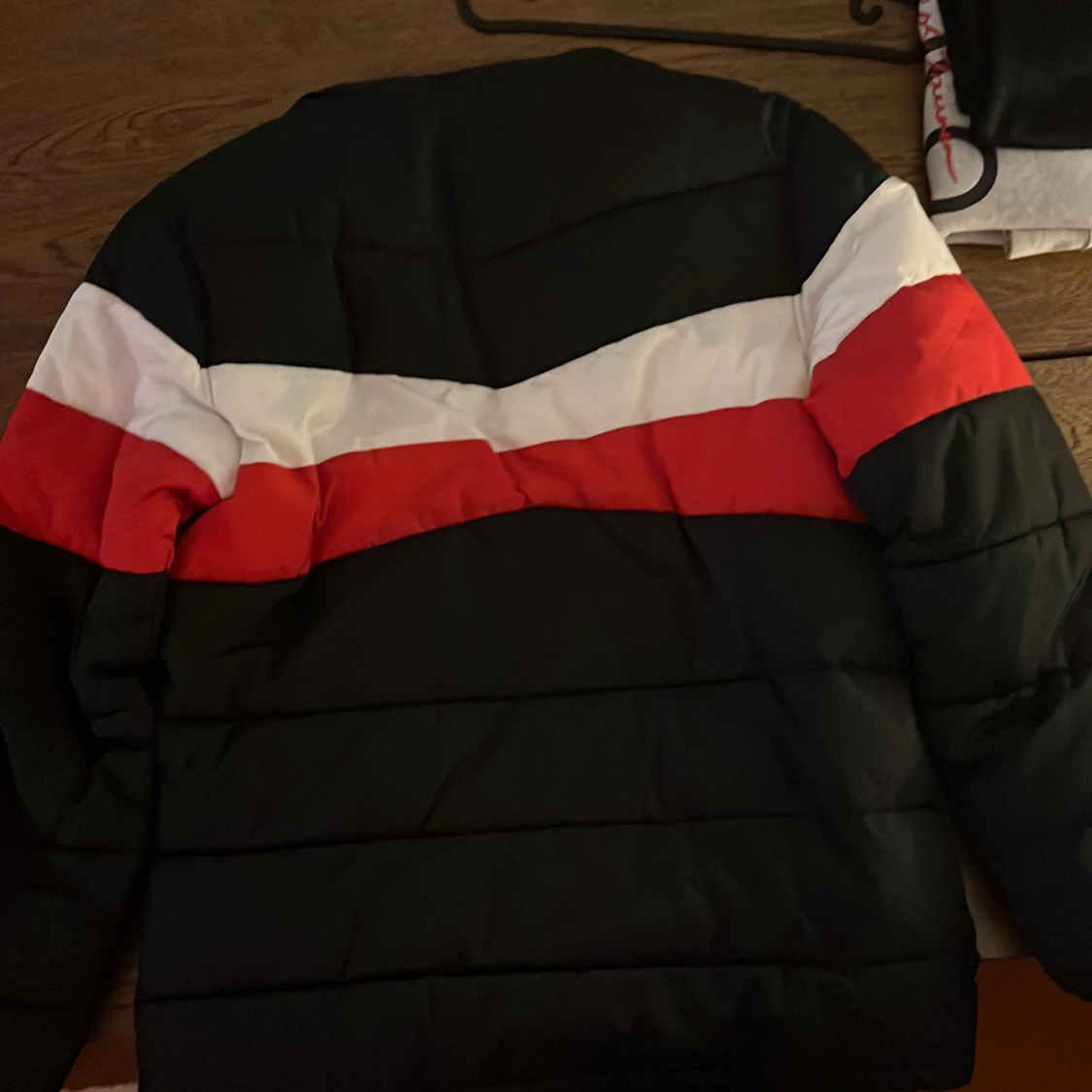 Svart pufferjacka från Threadbare - 2
