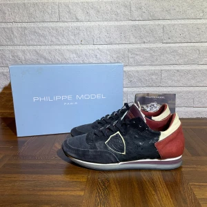 Philippe model skor - Ritkgigt feta Philippe model trainers i bra skick, storlek 42, inget Og tillkommer. Hör av dig vid minsta fundering. 10