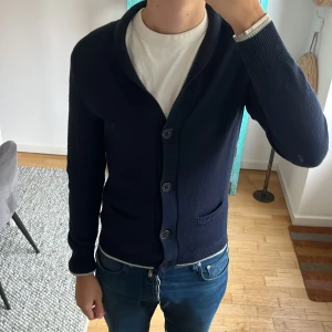 Kofta i ull - Kofta i ull från Aquascutum Storlek S Bra skick inga defekter