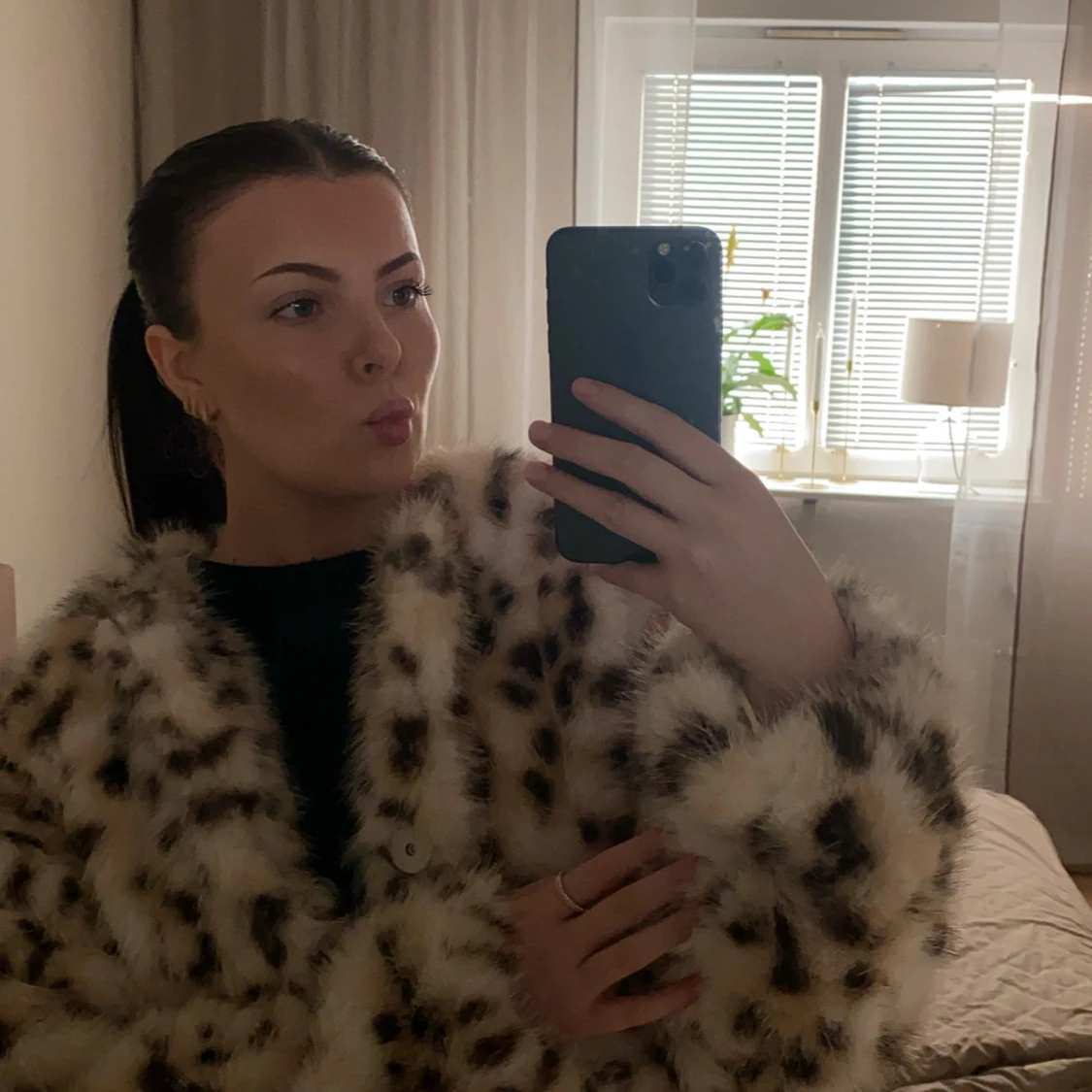 Leopardmönstrad pälsjacka från NA-KD