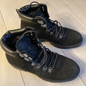 Kängor - Så snygga fodrade kängor från vagabond. Bootsen är endast använd ett fåtal gånger och i mycket fint skick🤍