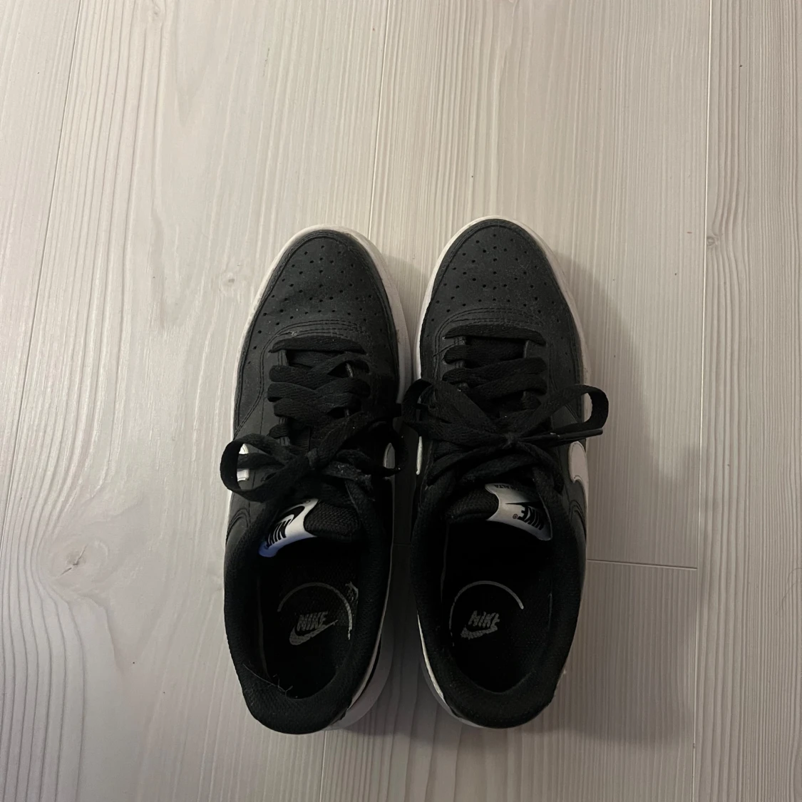 Svarta Nike Air Force sneakers - 1