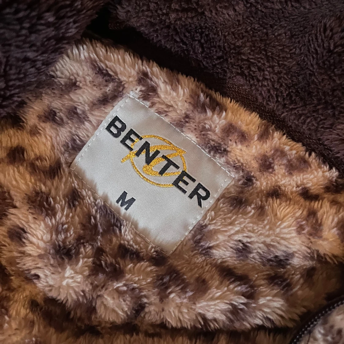 Leopardmönstrad teddyjacka från Benter - 3