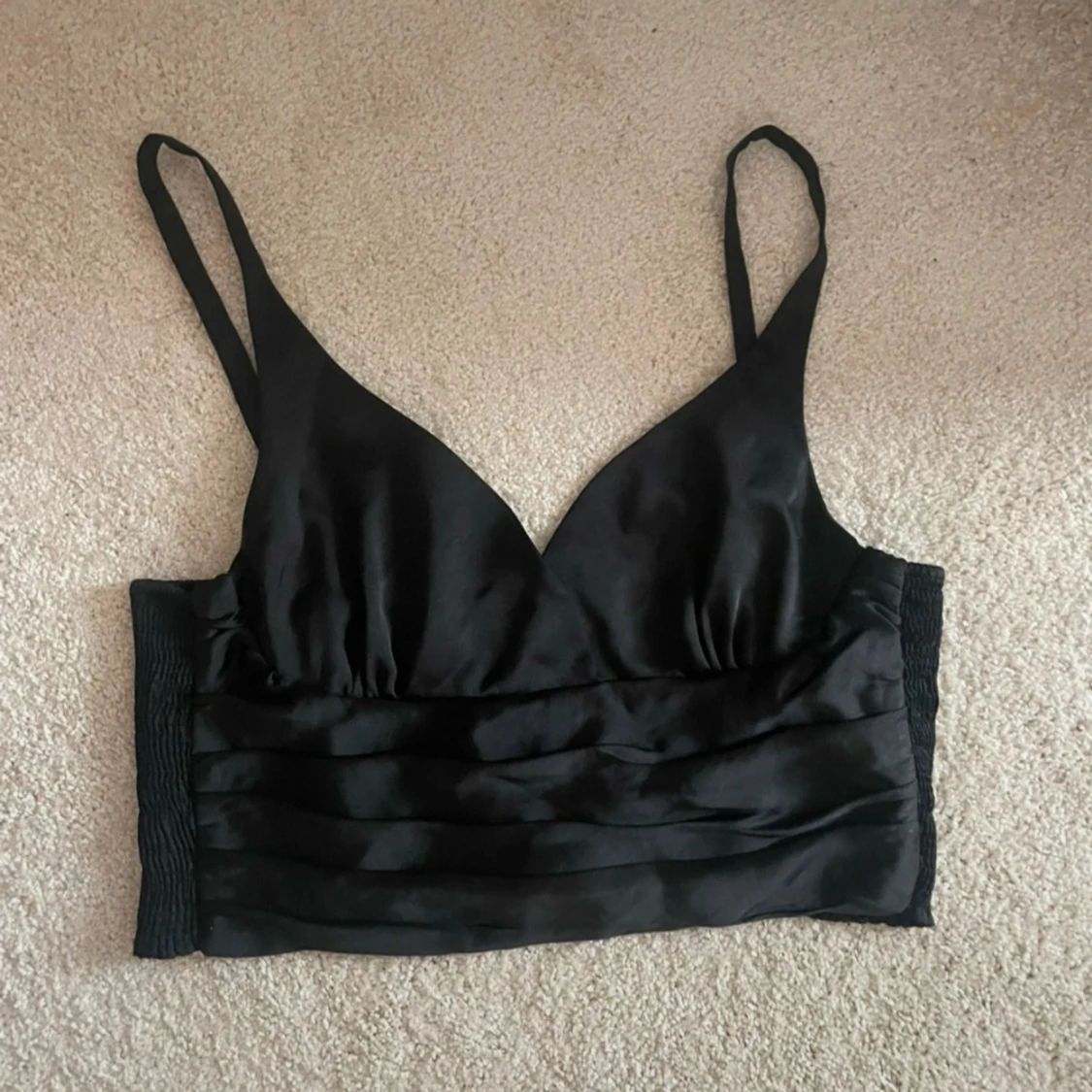 Svart satin topp från zara