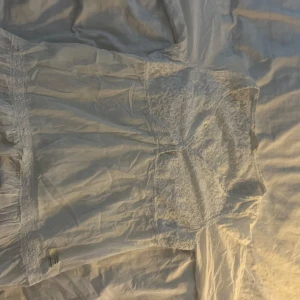 Vit klänning/blus från Odd Molly  - Vit klänning/blus från odd molly Jätte bra skick andvänd ett par gånger men knappast