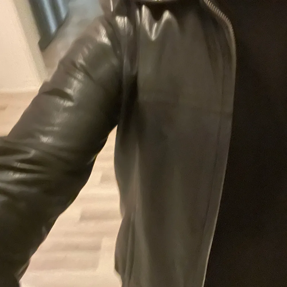 Skinnjacka S. Klassisk stilren modell. Fint skick.. Takit.