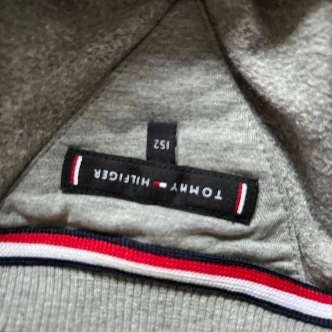 Grå sweatshirt från Tommy Hilfiger - 2