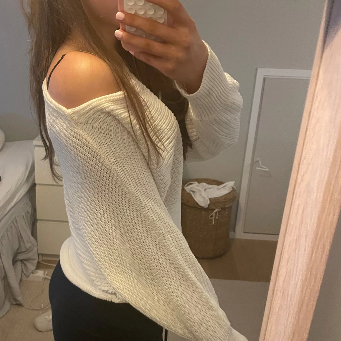 Vit stickad offshoulder tröja - 2