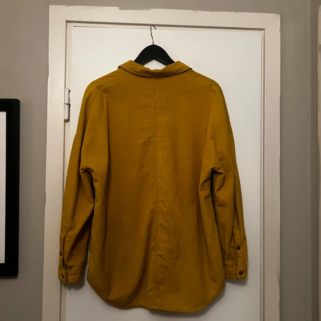 Senapsgul skjorta från BDG - 1