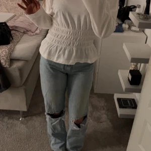 jeans  - Säljer dessa jeans från gina tricot i storlek 38💓