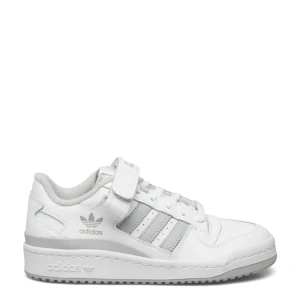 Adidas Forum Low Grey - Snygga vita sneakers från Adidas💕💕 jag har använt dem sparsamt, skriv för fler bilder!! Nypris 1 400kr 