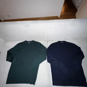 Två merino ull tröjor  - Säljer två merino ull tröjor i väldigt bra skick från H&M. De är för små för mig därav säljer jag dem efter 3 månders bruk. Ny pris:1199kr för båda tröjorna. Mitt pris:180kr (båda). För en av tröjorna blir det 80. Hör av dig för fler bilder och annat. 