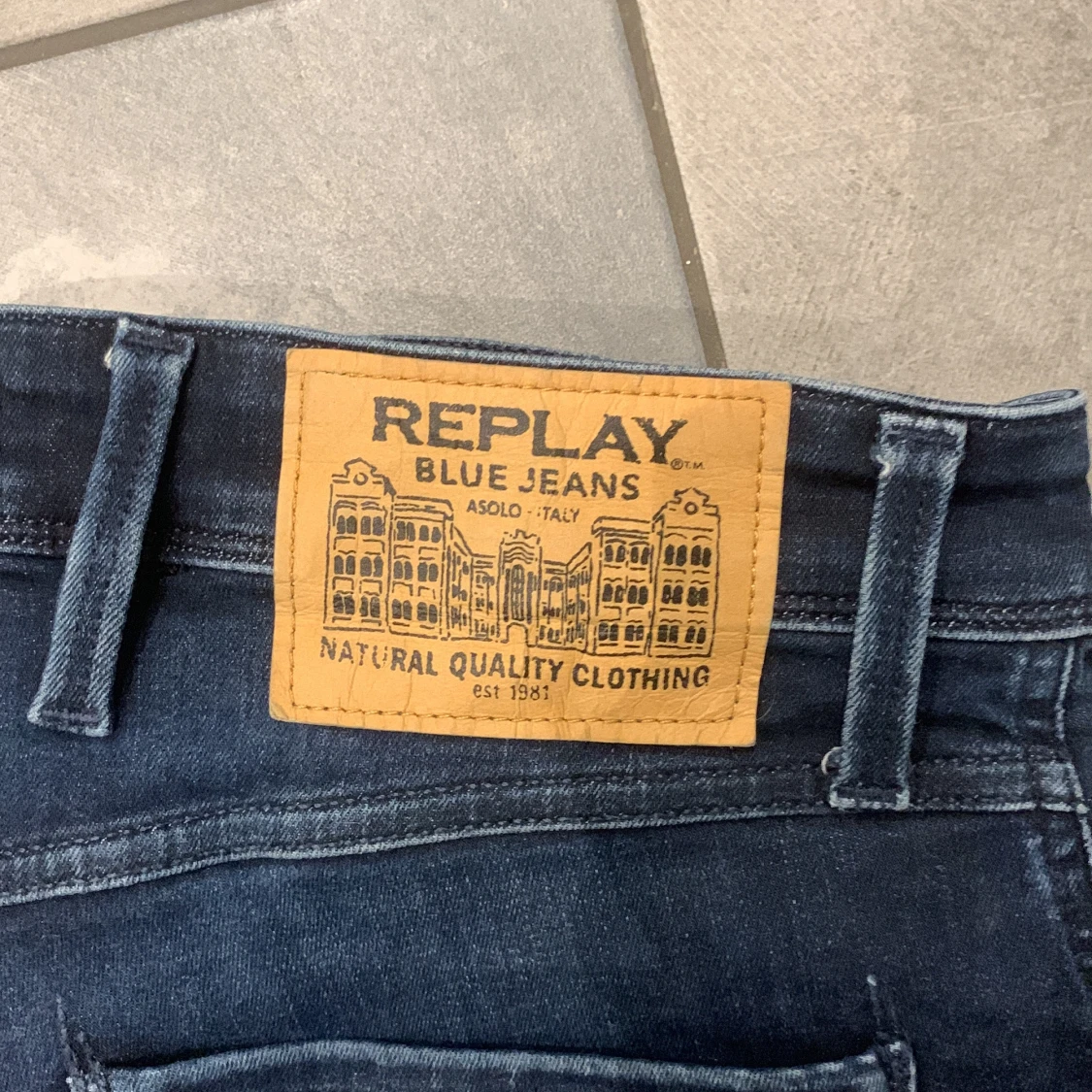 Mörkblå jeans från Replay - 2