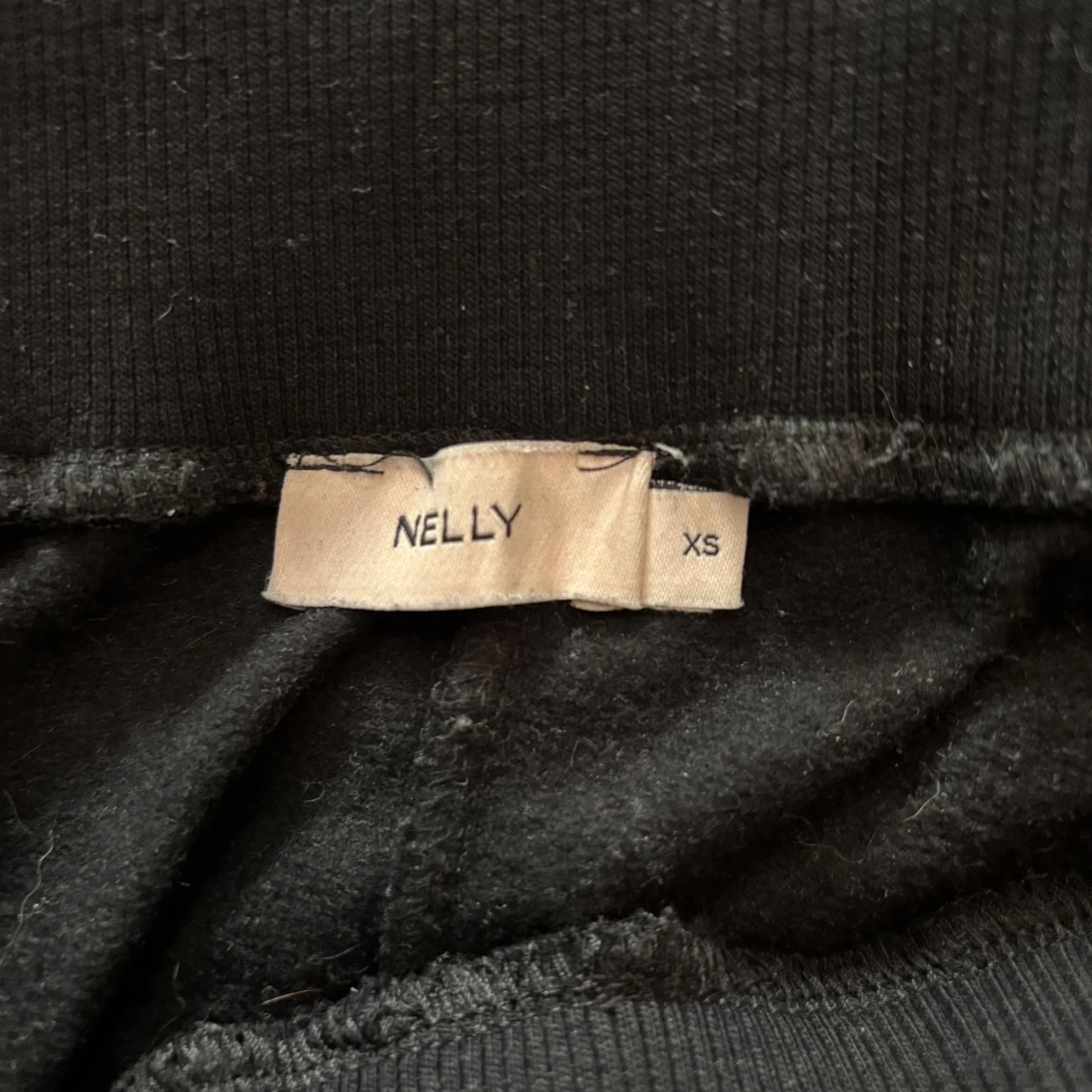 Svarta mjukis byxor från Nelly - 2