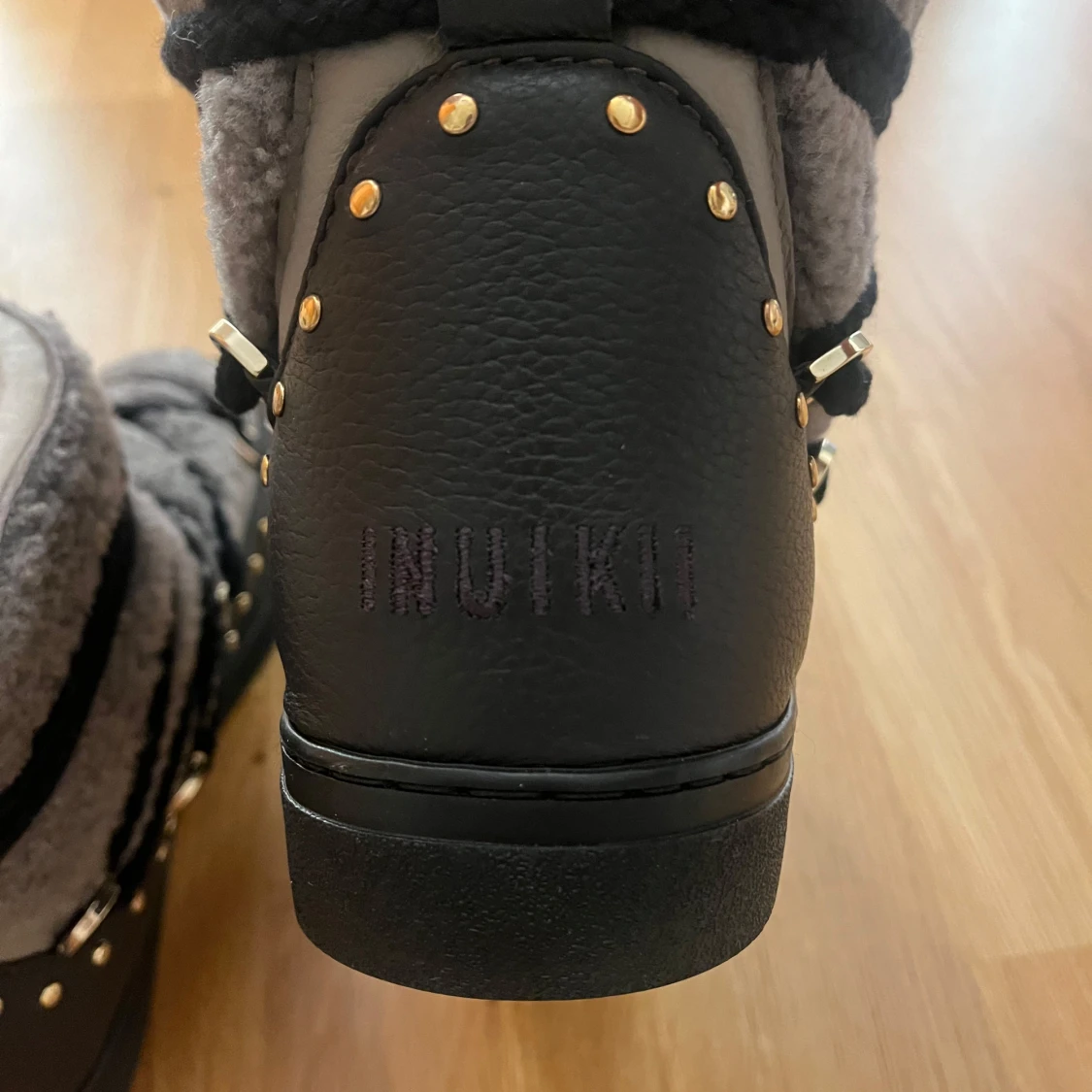 Inuikii Curly Rock Taupe - 93