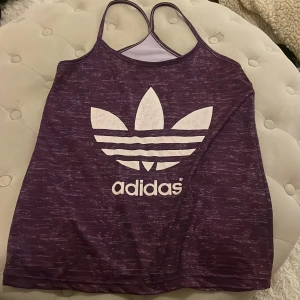 Adidas linne - Lila adidas linne , i ny skick💕