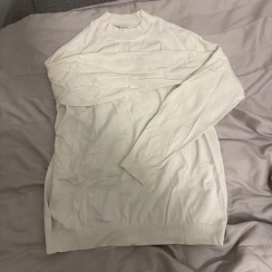 Zara långärmad tröja - Skön långärmad Zara tröja, helt oanvänd 