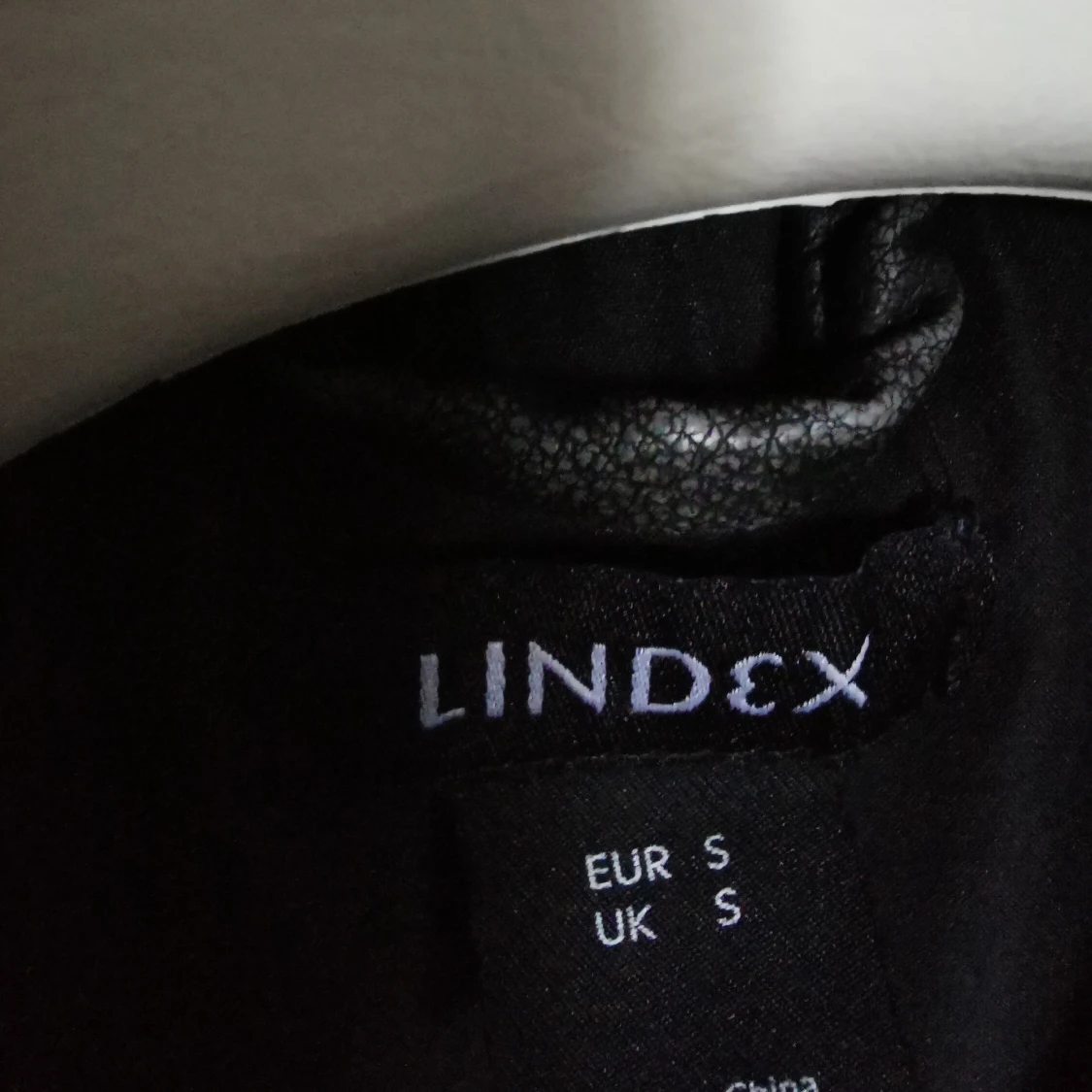 Jacka, (fejkat skinn.)  - 93