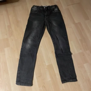 Detroit jeans  - Detroit jeans storlek EU 170 . Jeansen är i bra skick.  
