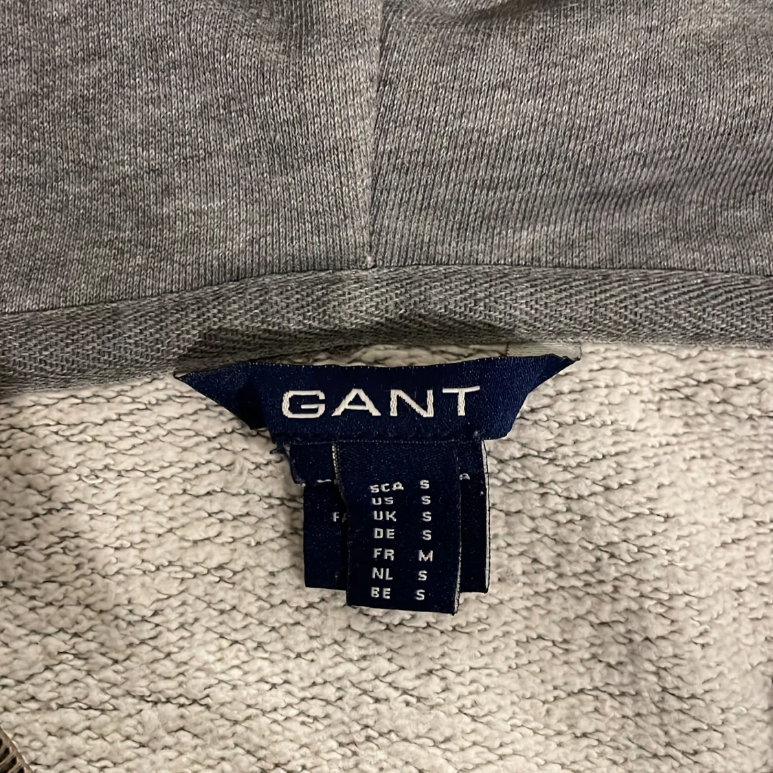 Grå zip-up tröja från GANT - 91