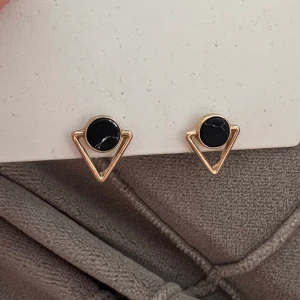 Guldöronhängen - Två guldöronhängen. Kan tänka mig att sänka priset🧡