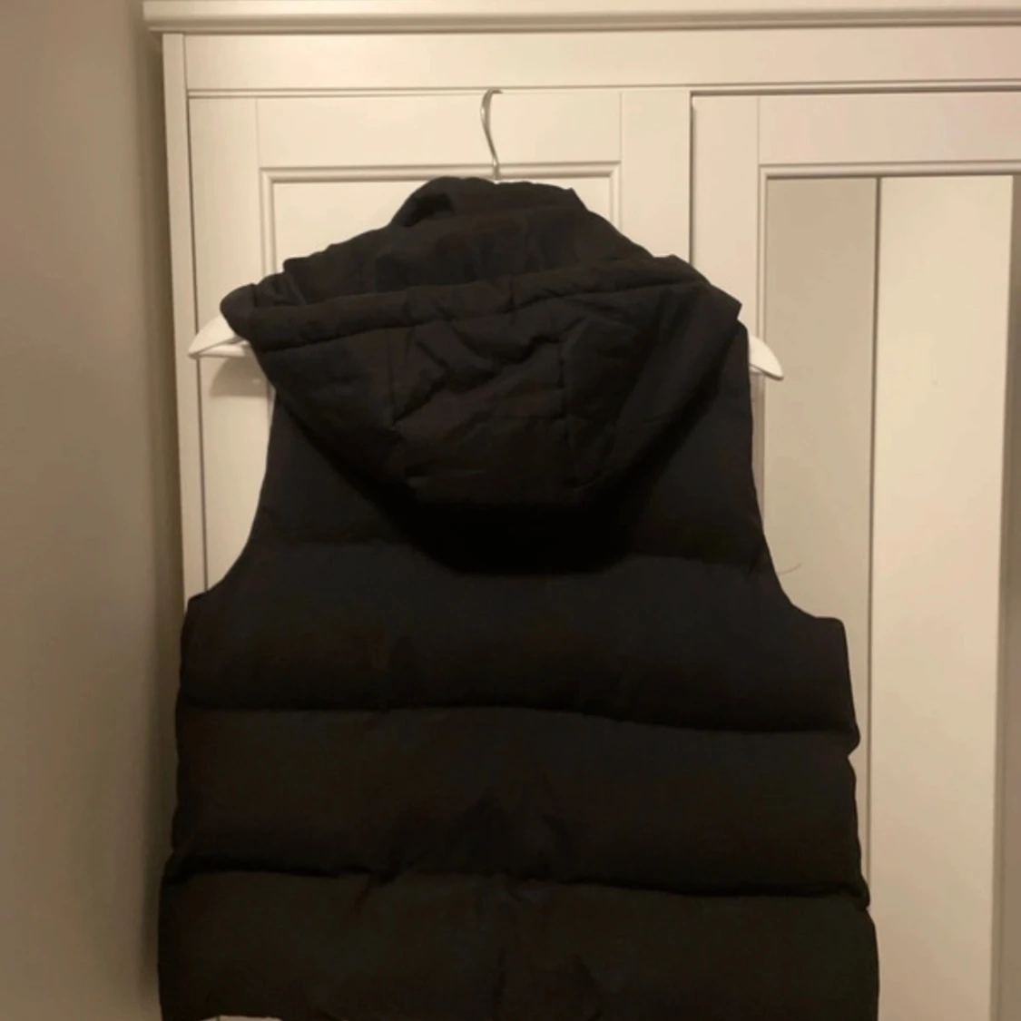 Svart dunväst från Chelsea  - 92