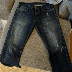 Levisjeans - Levis jeans i herrmodell. Skulle säga att de passar en dam 40