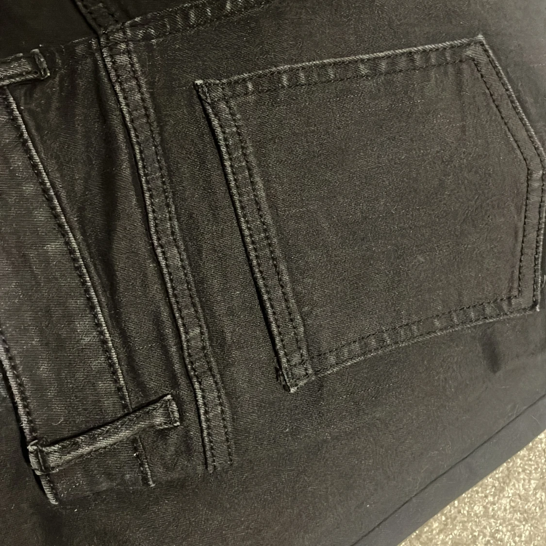 Svarta Gina Tricot jeans med slits - 93