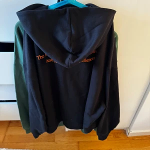 Axel arigato hoodie - Aldrig använd prislapp kvar , storlek XL men sitter som en M
