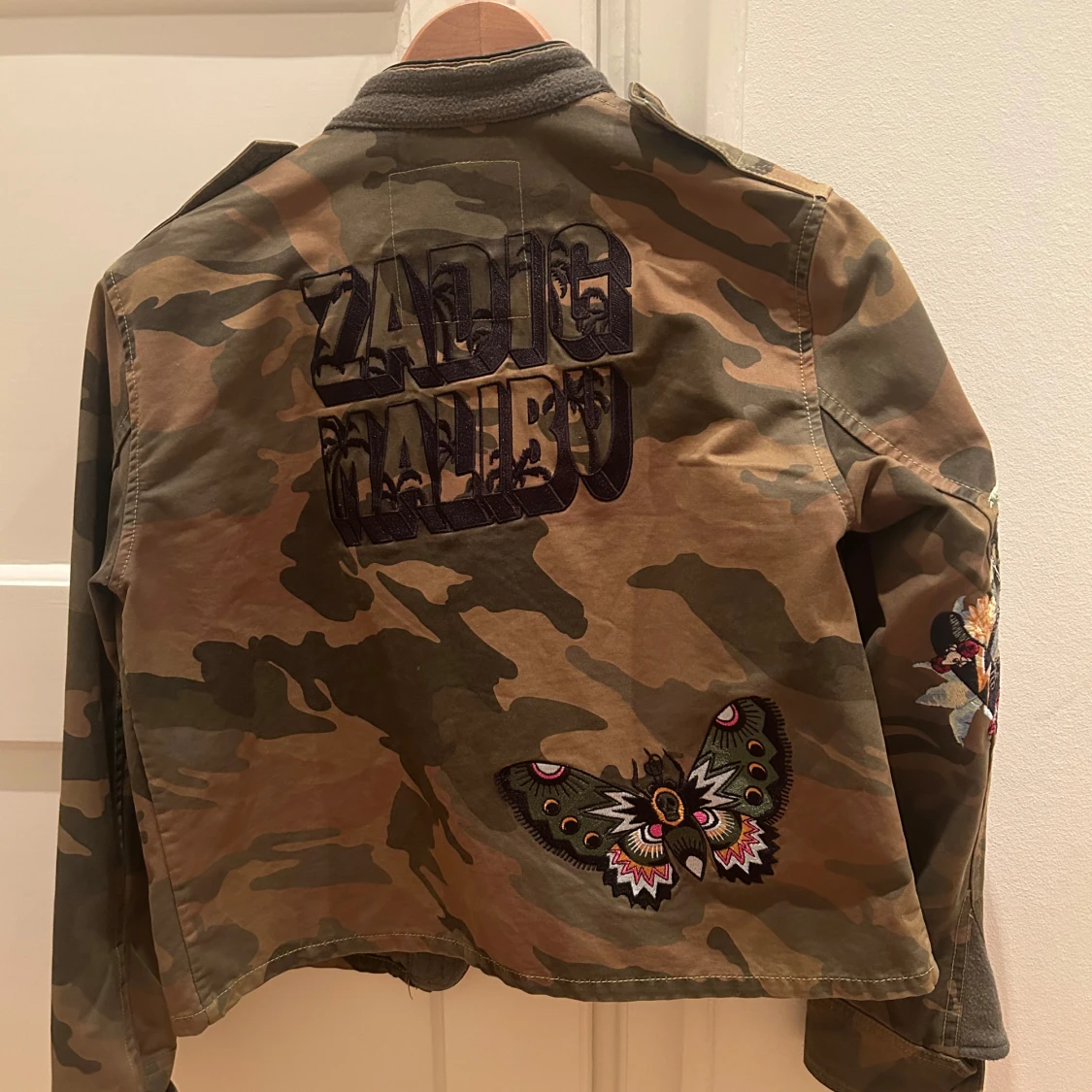 Camouflagejacka från Zadig & Voltaire