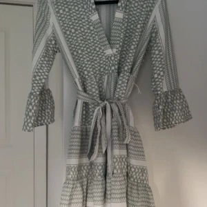 Fin sommarklänning  - Säljer denna jättefina klänningen som är i mycket bra skick!!