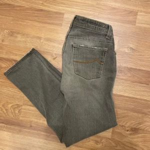 Jacob Cohen jeans - Tja! Säljer nu detta par jacob cohens i en schysst grå färg. Storlek 30 och modellen 688 comfort. Fint skick utan några defekter. Skriv vid minsta lilla fundering! Priset är ej hugget i stenen.