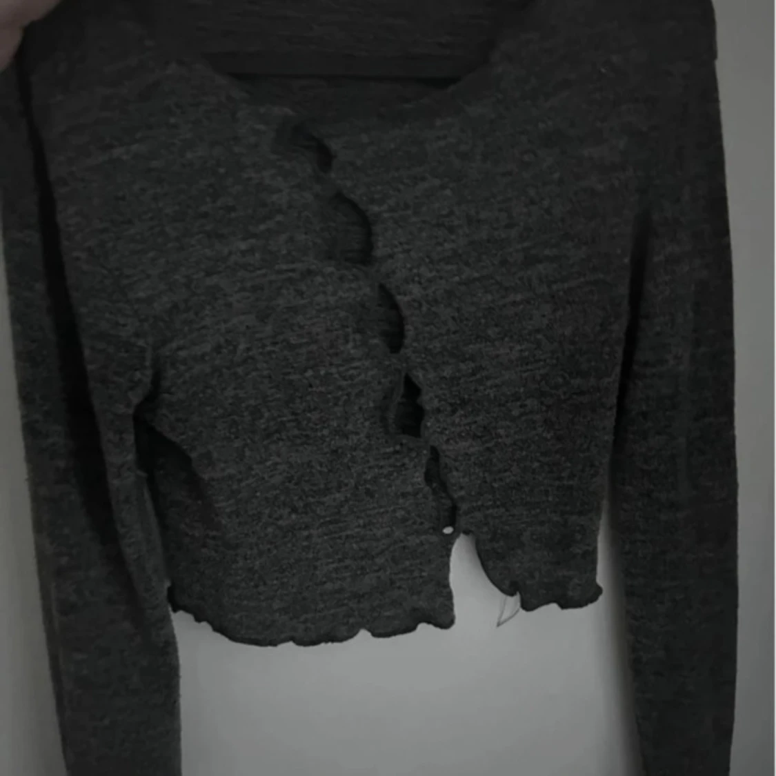 Grå ribbad croppad tröja