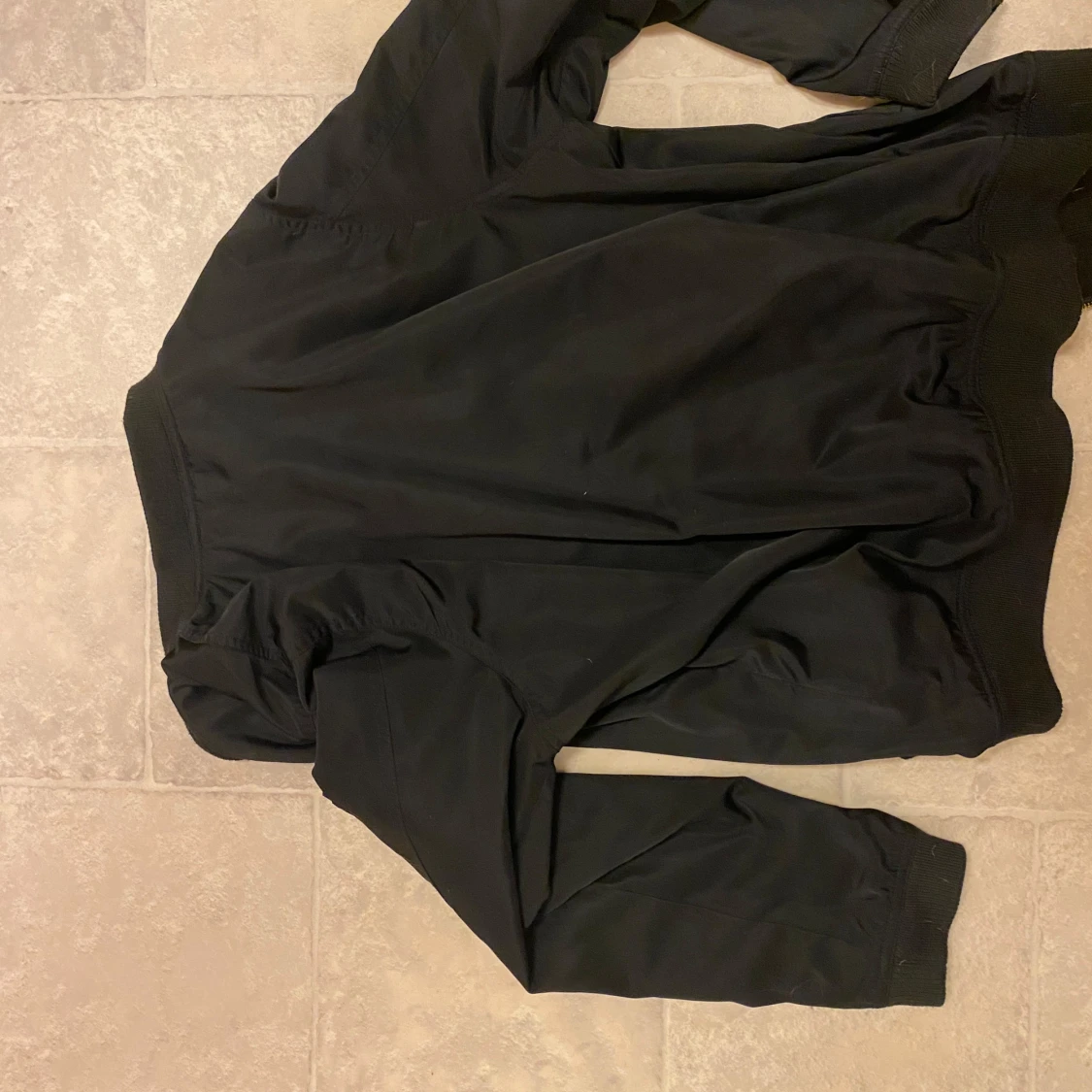 Svart bomberjacka från KappAhl - 92