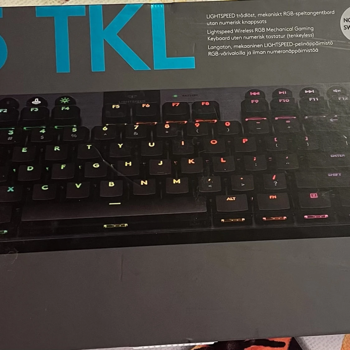 Logitech Svart TKL tangentbord med RGB-belysning - 90