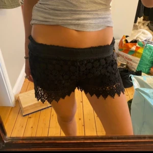Spets shorts  - Jätte sköna shorts.                                                                          Lite slitna     