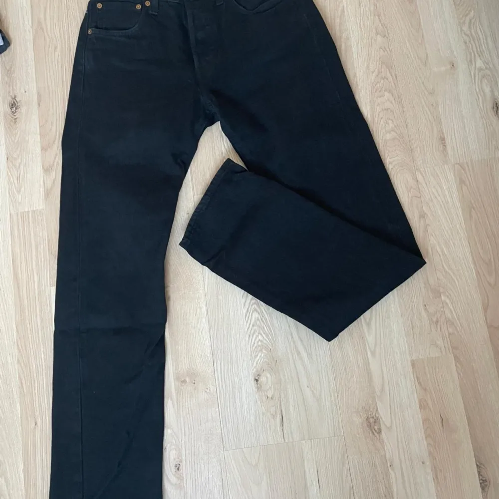 Svarta jeans från Levis Slim fit . Jeans & Byxor.