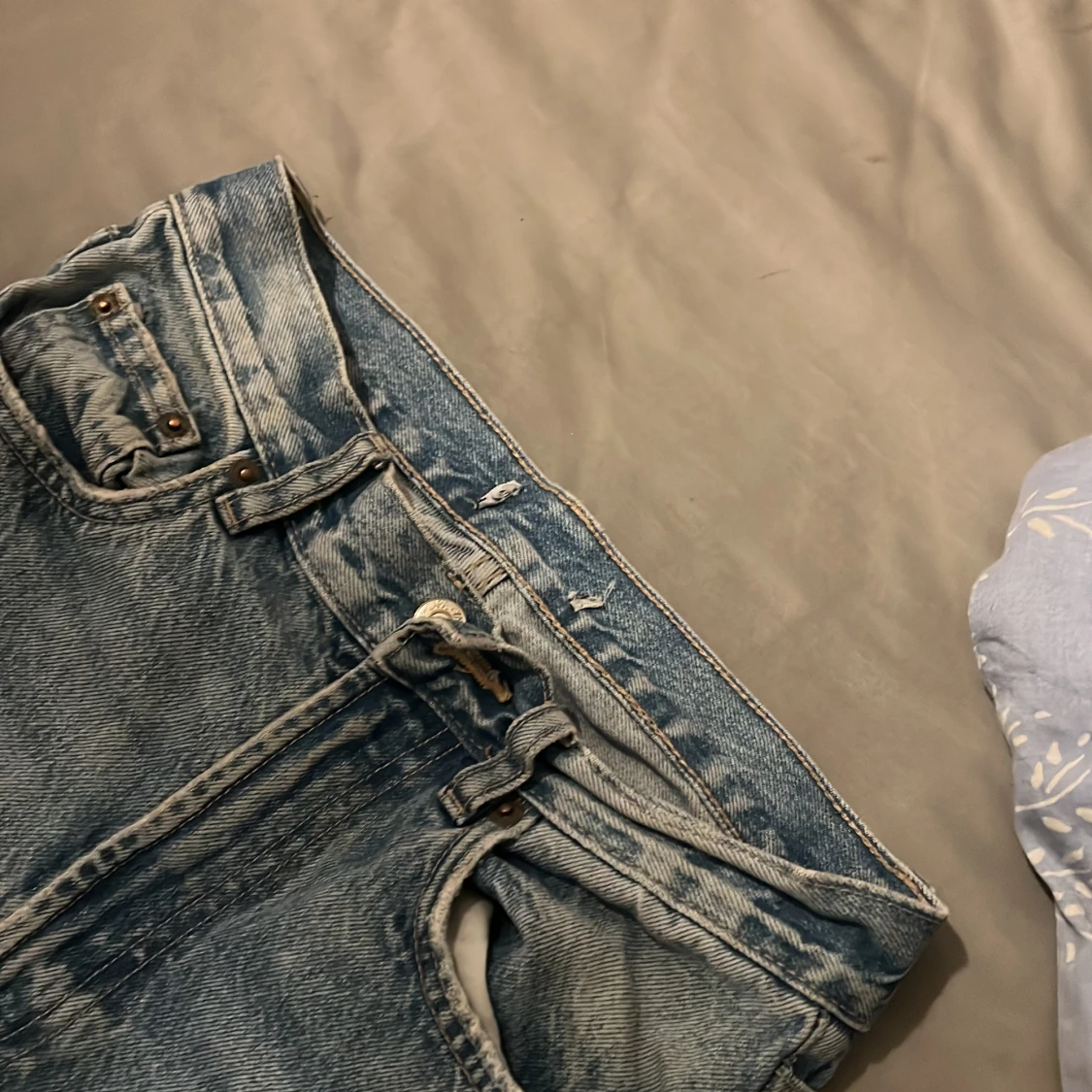 Blå jeansbyxor - 90