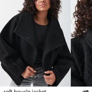 slutsåld teddy kappa - kappa från gina  i fint skick, använd men inte mycket. ny pris 600 går att förhandla