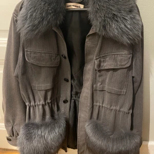 Custommade windie jacka  - Sååå fin jacka från Custommade i modellen windie som inte går att köpa ny längre,  jättefint skick, strl s/m 💕