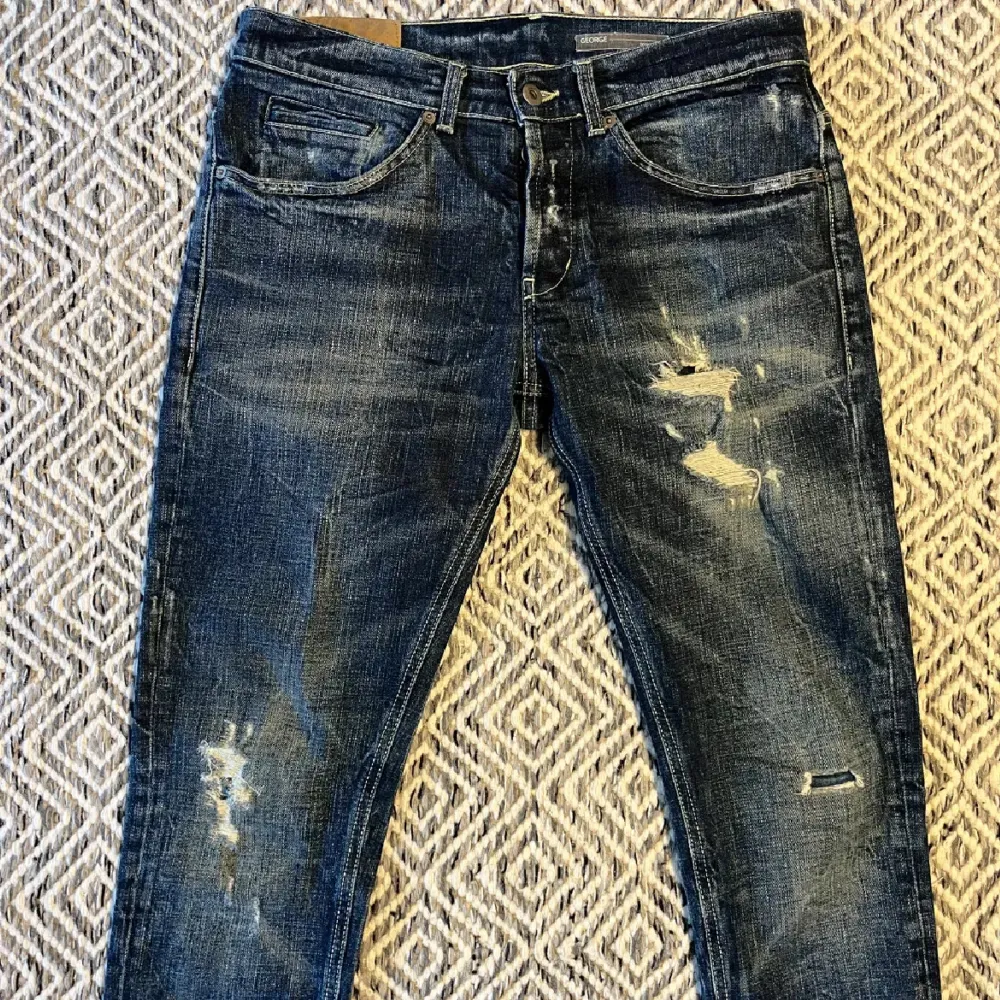 Dondup George Jeans. Nyskick (9/10) Inga deffekter. Otroligt snygga och förekommer till bra pris! Kontakta mig innan ni köper!. Jeans & Byxor.