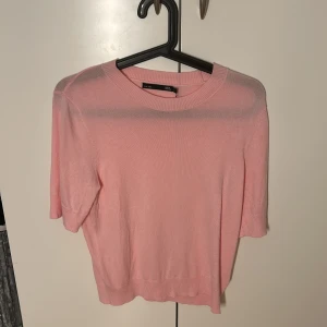 Tröja - Använt denna tröja 1 gång. Skön och varm nu till hösten.